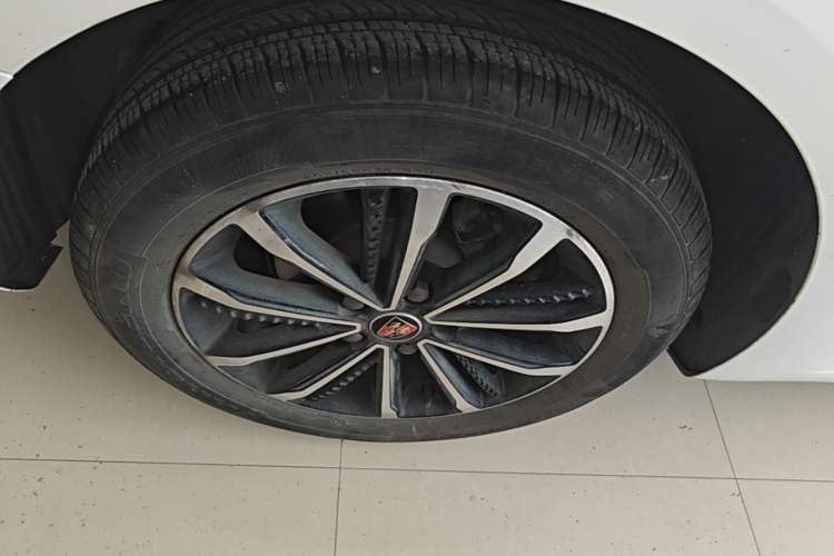 Used Roewe i5 2020 1.5L Automatic 4G Connect Luxury Flagship Edition Right Rear Wheel Hub
