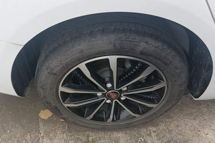 Used Roewe i5 2020 1.5L Manual 4G Connect Leehao Flagship Edition Right Rear Wheel Hub