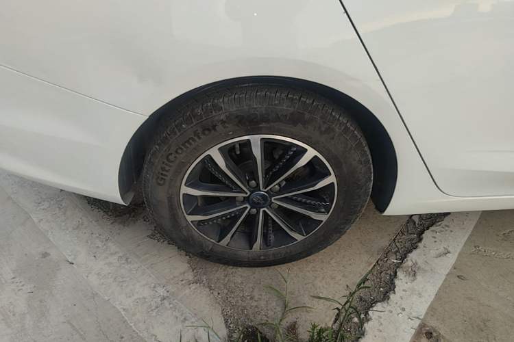 Used Roewe i5 2020 1.5L Automatic 4G Connect Luxury Flagship Edition Right Rear Wheel Hub