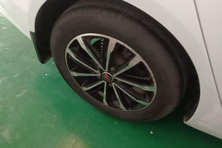 Used Roewe i5 2020 1.5L Automatic 4G Connect Luxury Flagship Edition Right Rear Wheel Hub