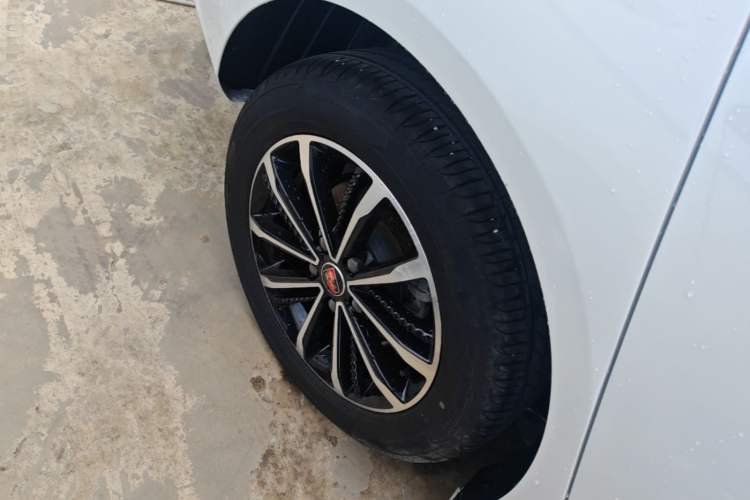 Used Roewe i5 2020 1.5L Automatic 4G Connect Luxury Flagship Edition Right Rear Wheel Hub