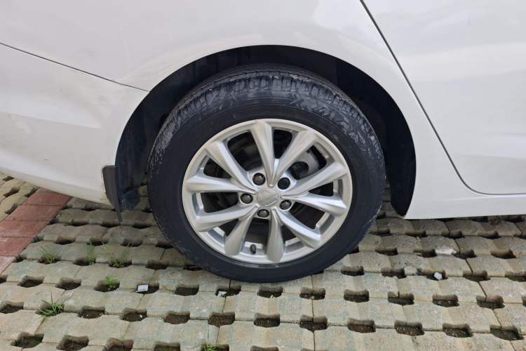 Used Roewe i5 2020 1.5L Manual 4G Connect Luxury Edition Right Rear Wheel Hub