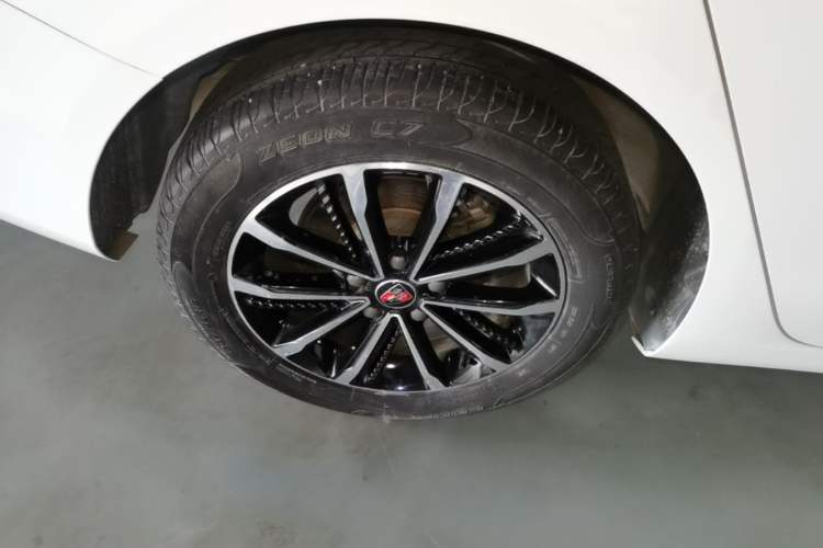 Used Roewe i5 2020 1.5L Automatic 4G Connect Luxury Flagship Edition Right Rear Wheel Hub