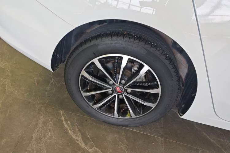 Used Roewe i5 2020 1.5L Automatic 4G Connect Luxury Flagship Edition Right Rear Wheel Hub