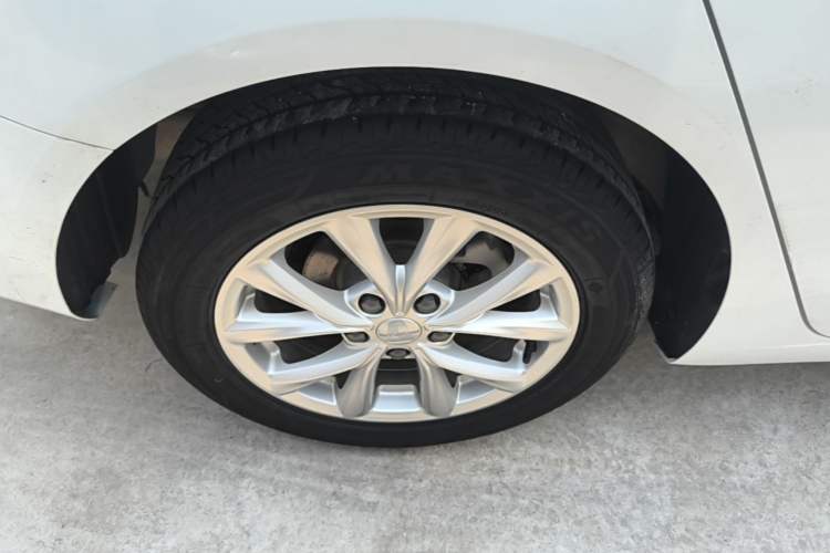 Used Roewe i5 2020 1.5L Manual 4G Connect Luxury Edition Right Rear Wheel Hub