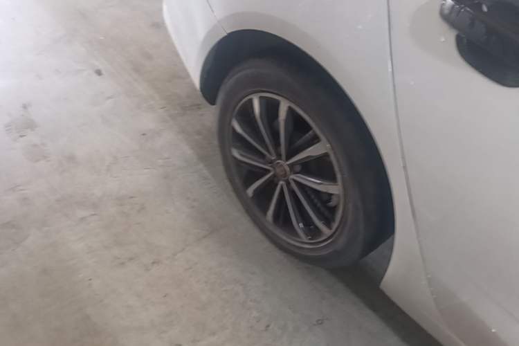 Used Roewe i5 2020 1.5L Automatic 4G Connect Luxury Flagship Edition Right Rear Wheel Hub