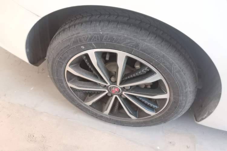 Used Roewe i5 2020 1.5L Manual 4G Connect Leehao Flagship Edition Right Rear Wheel Hub