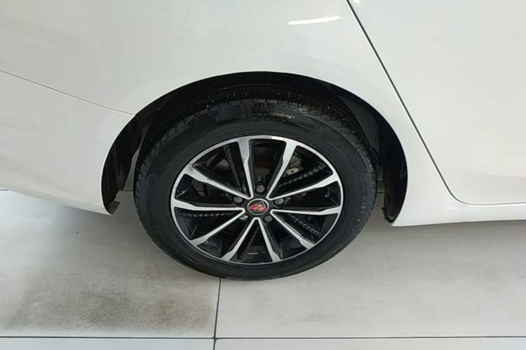 Used Roewe i5 2020 1.5L Automatic 4G Connect Luxury Flagship Edition Right Rear Wheel Hub