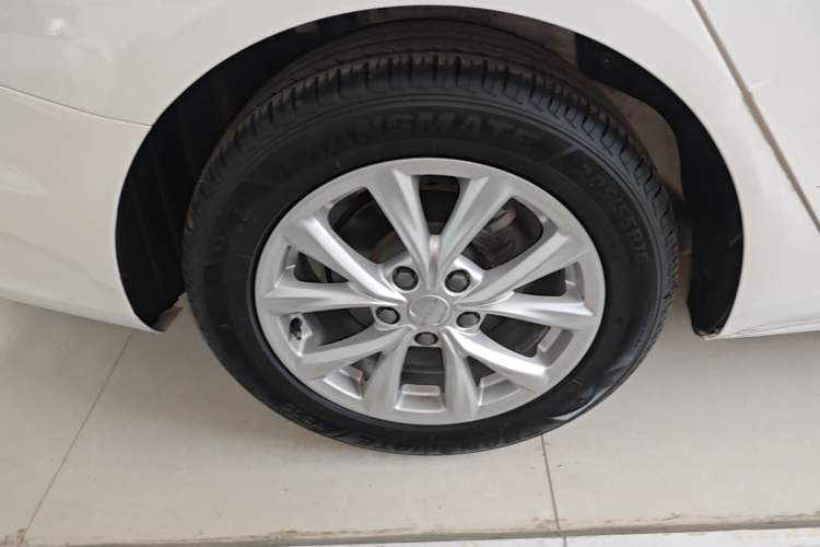 Used Roewe i5 2020 1.5L Automatic 4G Connected Linghao Edition Right Rear Wheel Hub