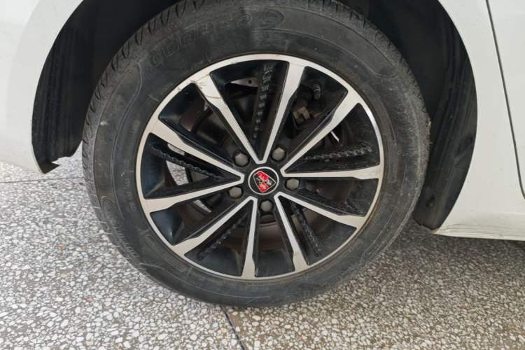 Used Roewe i5 2020 1.5L Automatic 4G Connect Luxury Flagship Edition Right Rear Wheel Hub