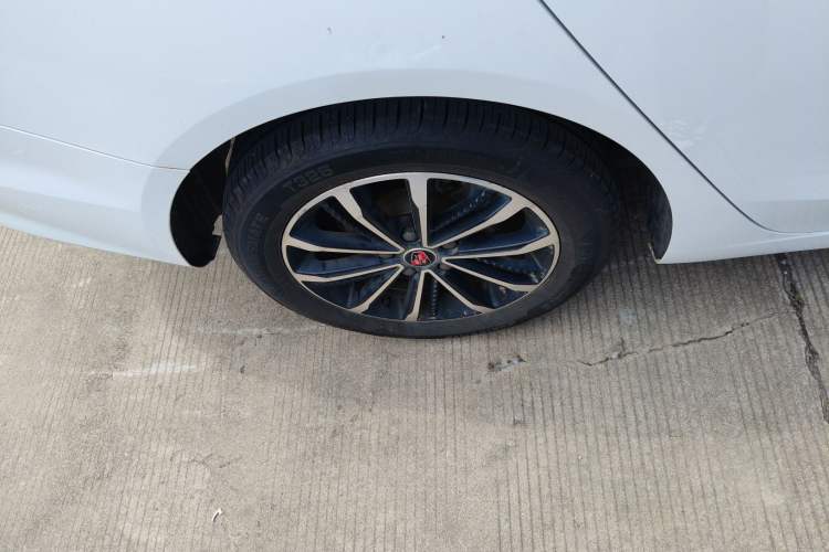 Used Roewe i5 2020 1.5L Automatic 4G Connect Luxury Flagship Edition Right Rear Wheel Hub