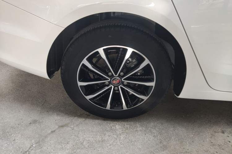 Used Roewe i5 2020 1.5L Automatic 4G Connect Luxury Flagship Edition Right Rear Wheel Hub