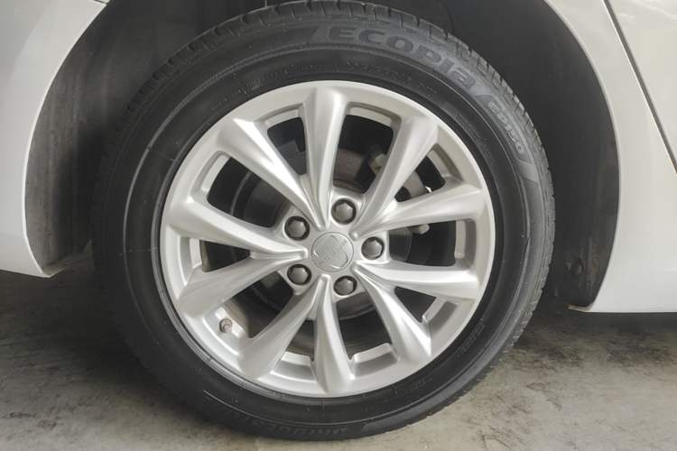 Used Roewe i5 2020 1.5L Manual 4G Connect Luxury Edition Right Rear Wheel Hub