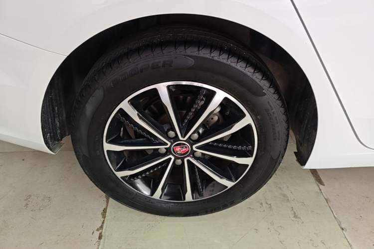 Used Roewe i5 2020 1.5L Automatic 4G Connect Luxury Flagship Edition Right Rear Wheel Hub