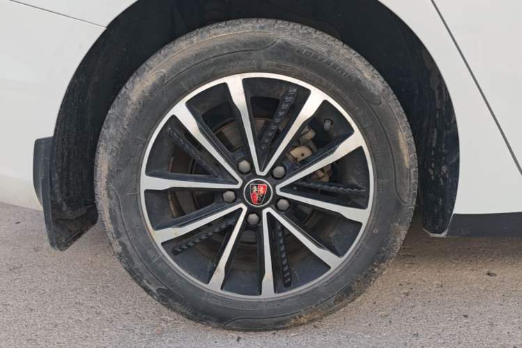 Used Roewe i5 2020 1.5L Automatic 4G Connect Luxury Flagship Edition Right Rear Wheel Hub