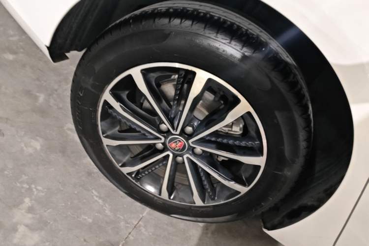 Used Roewe i5 2020 1.5L Automatic 4G Connect Luxury Flagship Edition Right Rear Wheel Hub