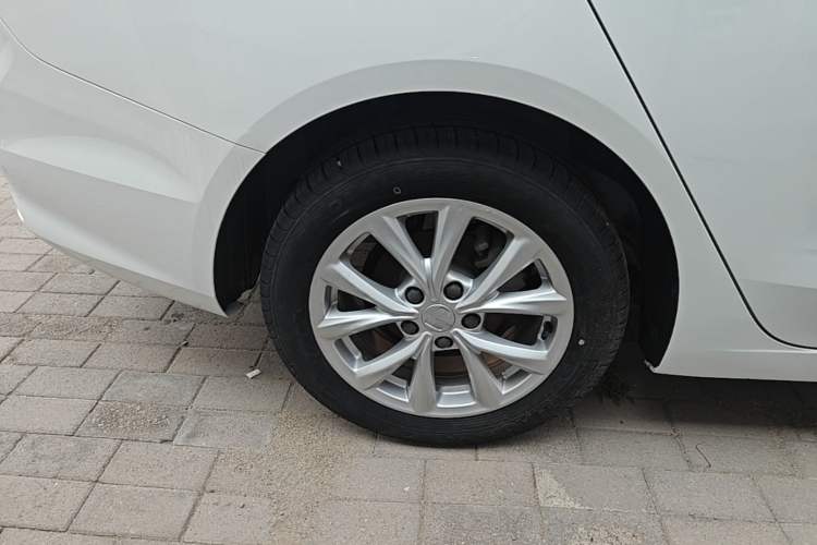 Used Roewe i5 2020 1.5L Manual 4G Connect Luxury Edition Right Rear Wheel Hub