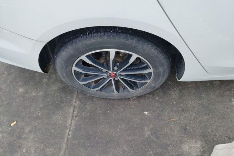 Used Roewe i5 2020 1.5L Automatic 4G Connect Luxury Flagship Edition Right Rear Wheel Hub