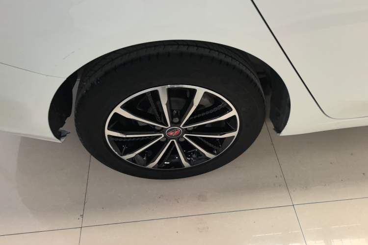 Used Roewe i5 2020 1.5L Manual 4G Connect Leehao Flagship Edition Right Rear Wheel Hub