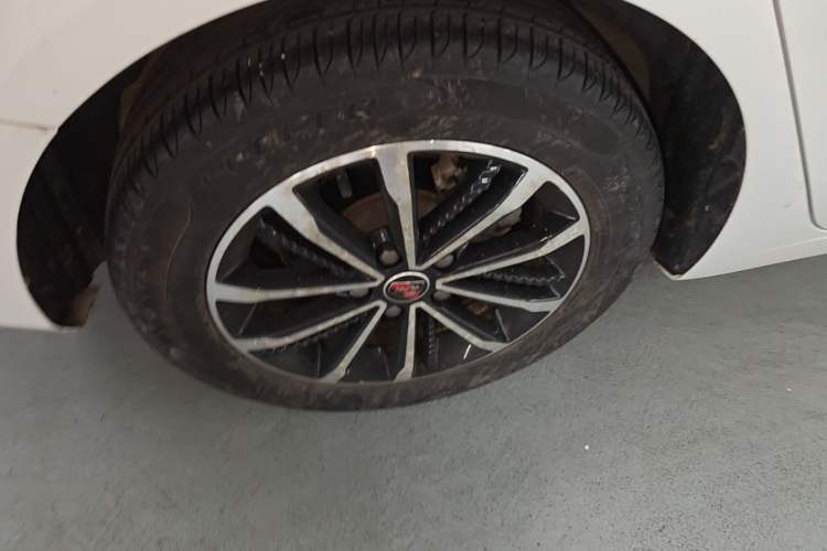 Used Roewe i5 2020 1.5L Automatic 4G Connect Luxury Flagship Edition Right Rear Wheel Hub