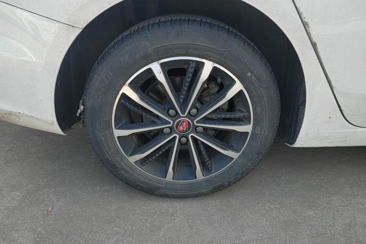 Used Roewe i5 2020 1.5L Automatic 4G Connect Luxury Flagship Edition Right Rear Wheel Hub