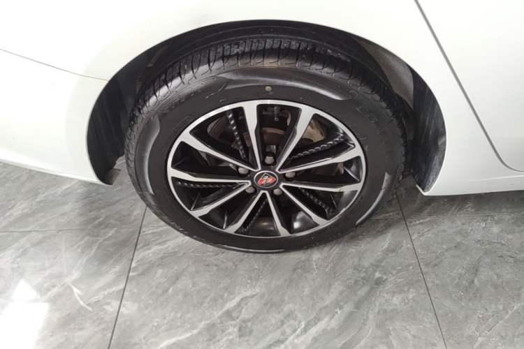 Used Roewe i5 2020 1.5L Manual 4G Connect Leehao Flagship Edition Right Rear Wheel Hub