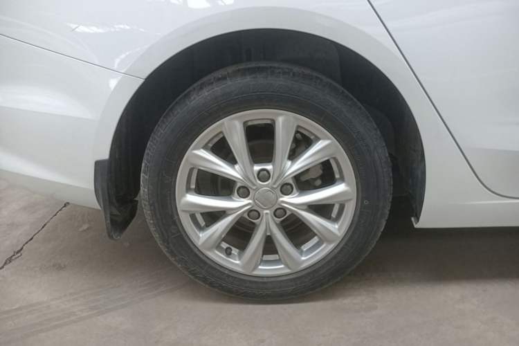 Used Roewe i5 2020 1.5L Manual 4G Connect Luxury Edition Right Rear Wheel Hub