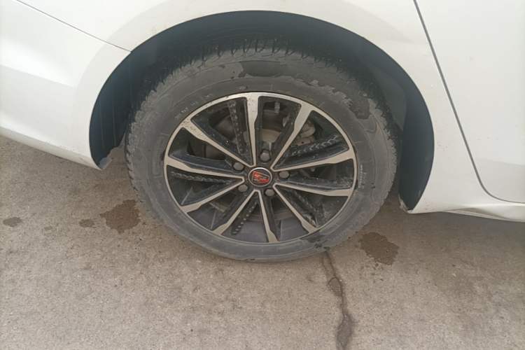 Used Roewe i5 2020 1.5L Automatic 4G Connect Luxury Flagship Edition Right Rear Wheel Hub