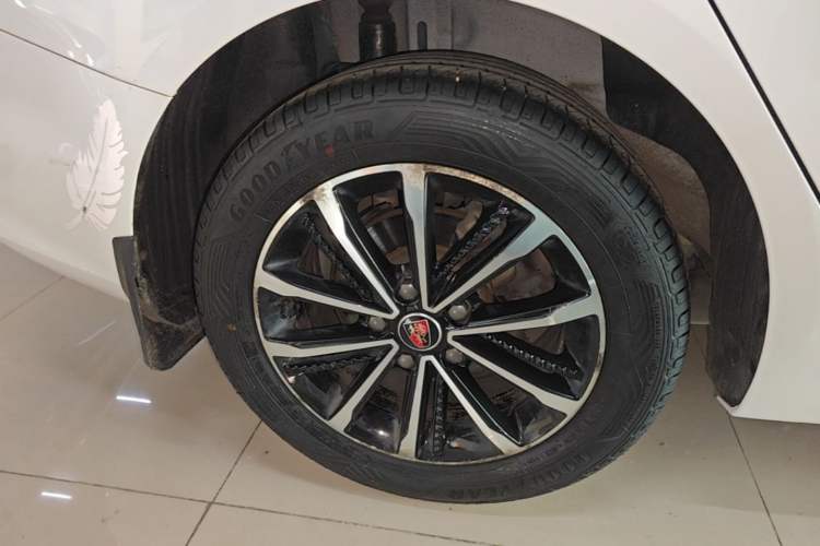 Used Roewe i5 2020 1.5L Automatic 4G Connect Luxury Flagship Edition Right Rear Wheel Hub