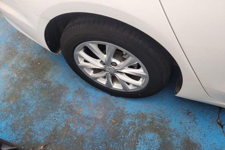 Used Roewe i5 2020 1.5L Manual 4G Connect Luxury Edition Right Rear Wheel Hub
