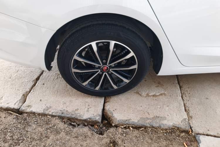 Used Roewe i5 2020 1.5L Manual 4G Connect Leehao Flagship Edition Right Rear Wheel Hub