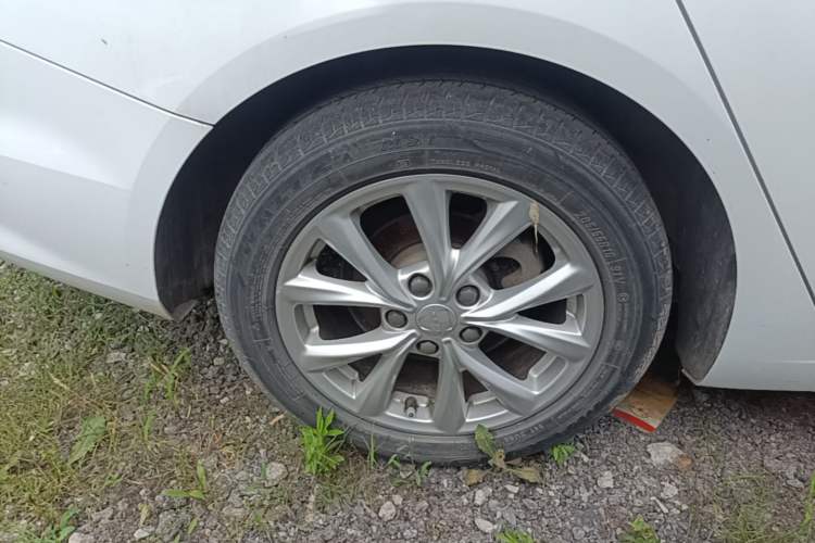 Used Roewe i5 2020 1.5L Manual 4G Connect Luxury Edition Right Rear Wheel Hub