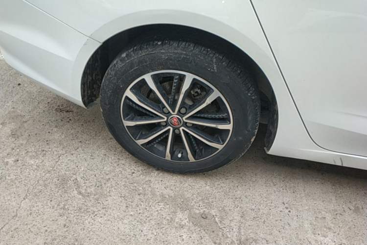 Used Roewe i5 2020 1.5L Automatic 4G Connect Luxury Flagship Edition Right Rear Wheel Hub