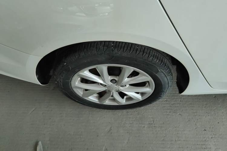 Used Roewe i5 2020 1.5L Automatic 4G Connected Linghao Edition Right Rear Wheel Hub