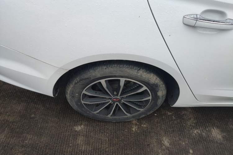 Used Roewe i5 2020 1.5L Automatic 4G Connect Luxury Flagship Edition Right Rear Wheel Hub