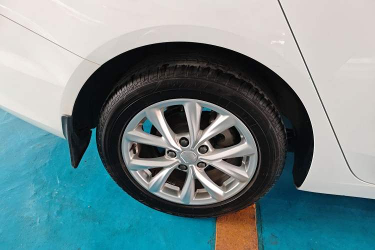 Used Roewe i5 2020 1.5L Manual 4G Connect Luxury Edition Right Rear Wheel Hub