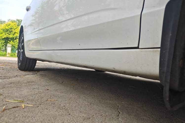 Used Roewe i5 2020 1.5L Automatic 4G Connect Luxury Flagship Edition Right Side Sill