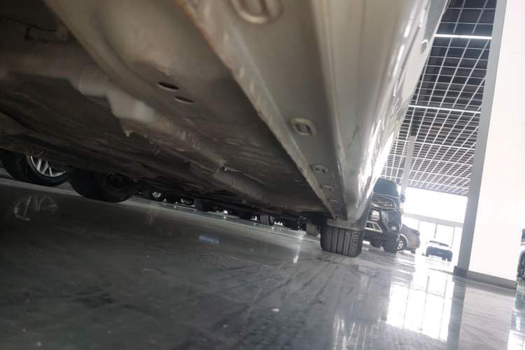 Used Roewe i5 2020 1.5L Automatic 4G Connect Luxury Flagship Edition Right Side Sill