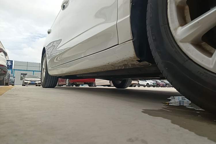 Used Roewe i5 2020 1.5L Automatic 4G Connected Linghao Edition Right Side Sill