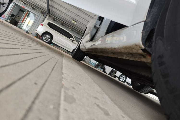 Used Roewe i5 2020 1.5L Automatic 4G Connected Linghao Edition Right Side Sill