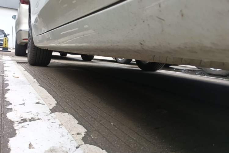 Used Roewe i5 2020 1.5L Automatic 4G Connect Luxury Flagship Edition Right Side Sill