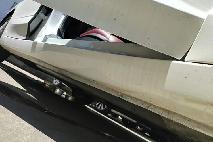 Used Roewe i5 2020 1.5L Automatic 4G Connected Linghao Edition Right Side Sill