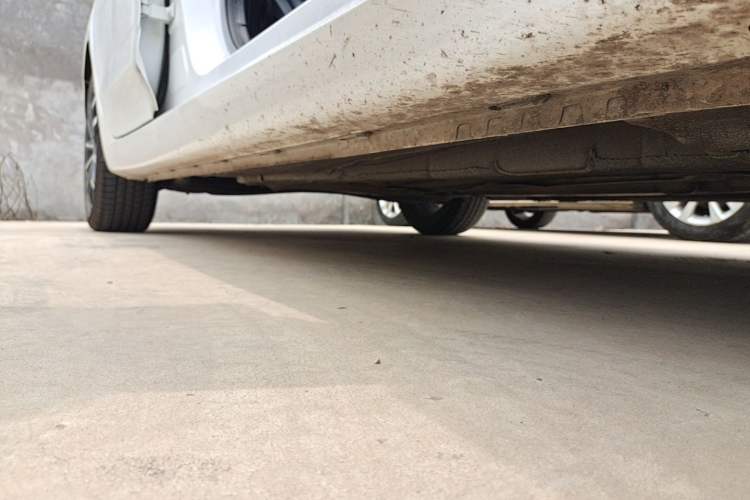 Used Roewe i5 2020 1.5L Automatic 4G Connect Luxury Flagship Edition Right Side Sill