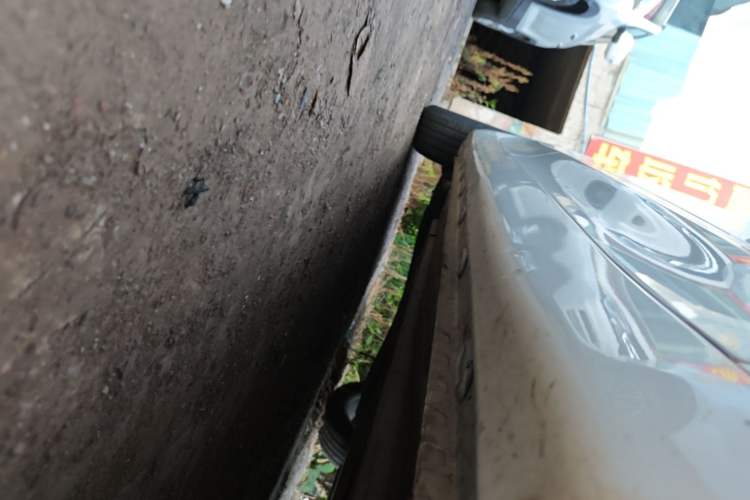 Used Roewe i5 2020 1.5L Manual 4G Connect Luxury Edition Right Side Sill