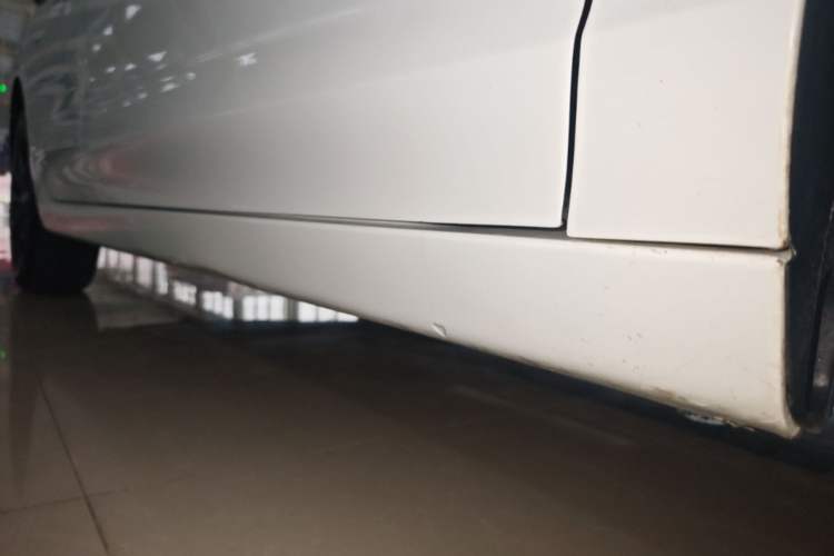 Used Roewe i5 2020 1.5L Automatic 4G Connect Luxury Flagship Edition Right Side Sill