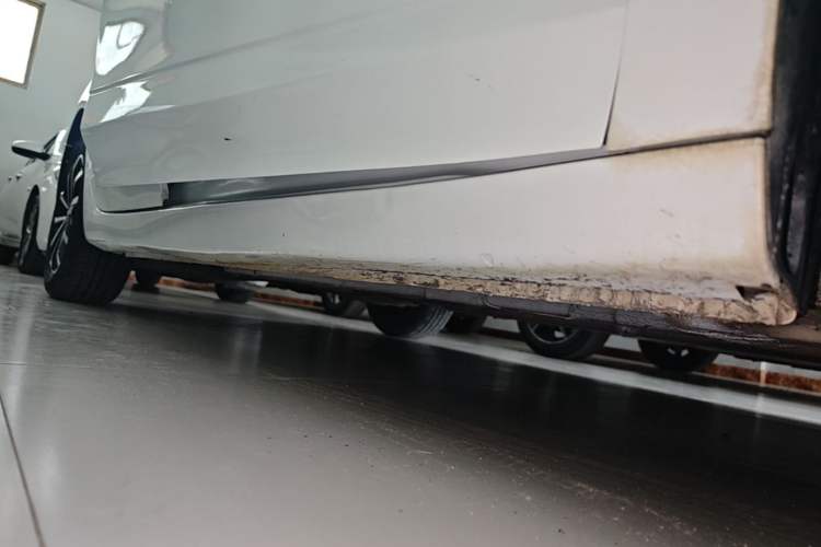 Used Roewe i5 2020 1.5L Automatic 4G Connect Luxury Flagship Edition Right Side Sill