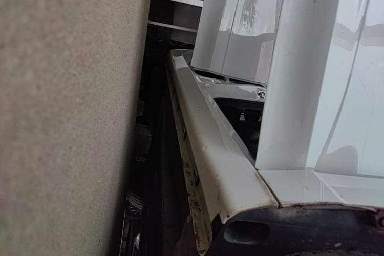 Used Roewe i5 2020 1.5L Automatic 4G Connect Luxury Flagship Edition Right Side Sill
