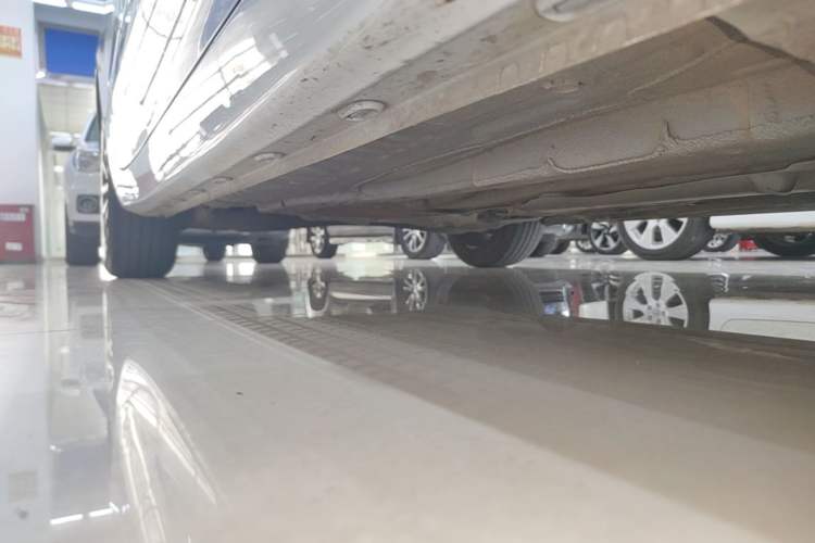 Used Roewe i5 2020 1.5L Automatic 4G Connect Luxury Flagship Edition Right Side Sill
