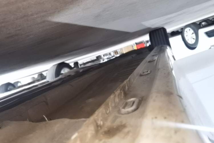 Used Roewe i5 2020 1.5L Manual 4G Connect Luxury Edition Right Side Sill