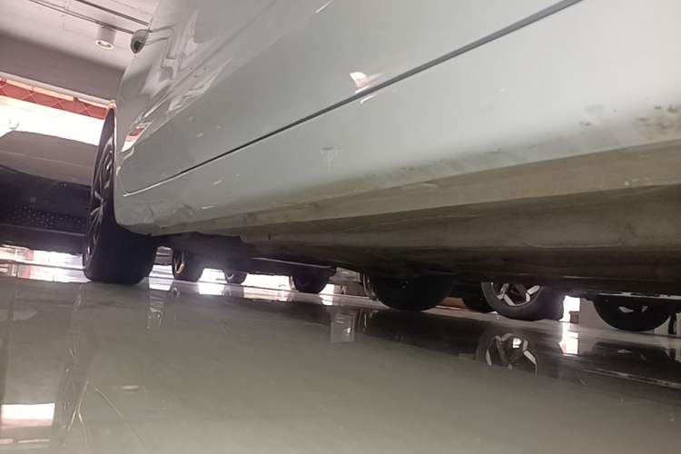 Used Roewe i5 2020 1.5L Automatic 4G Connect Luxury Flagship Edition Right Side Sill